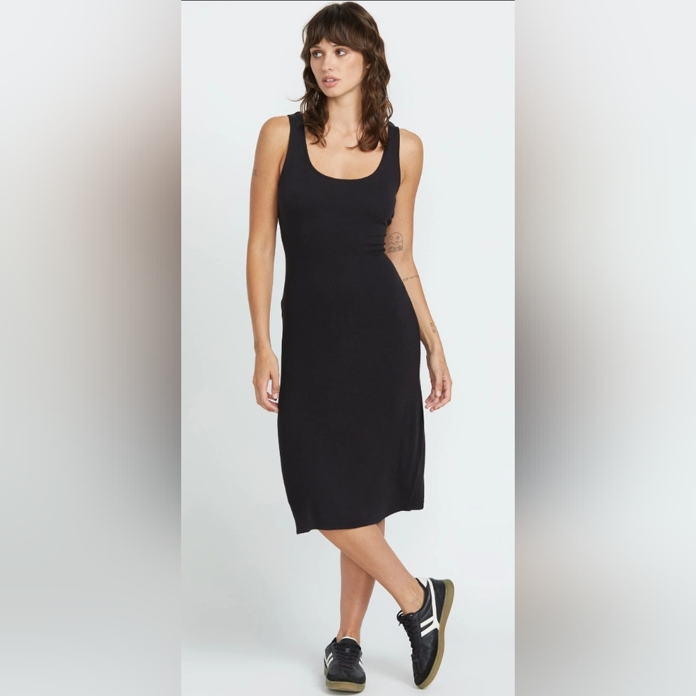 Forever 21 Black Ribbed Scoop Neck Midi Dress